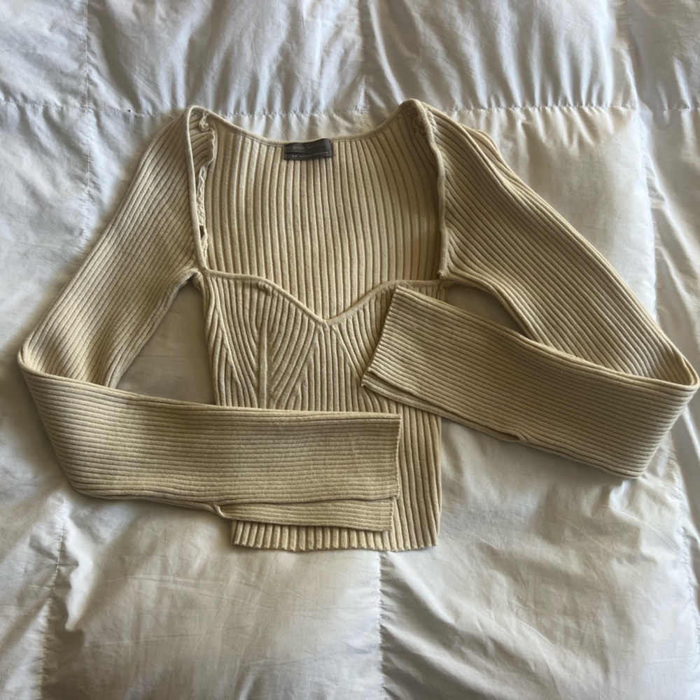URBAN OUTFITTERS size small, color cream
